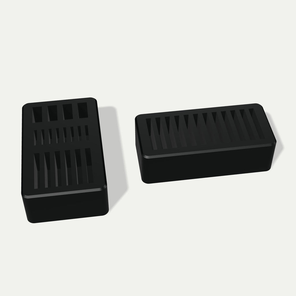 Holder for SD-kort, microSD og USB-pinner – størrelser side om side