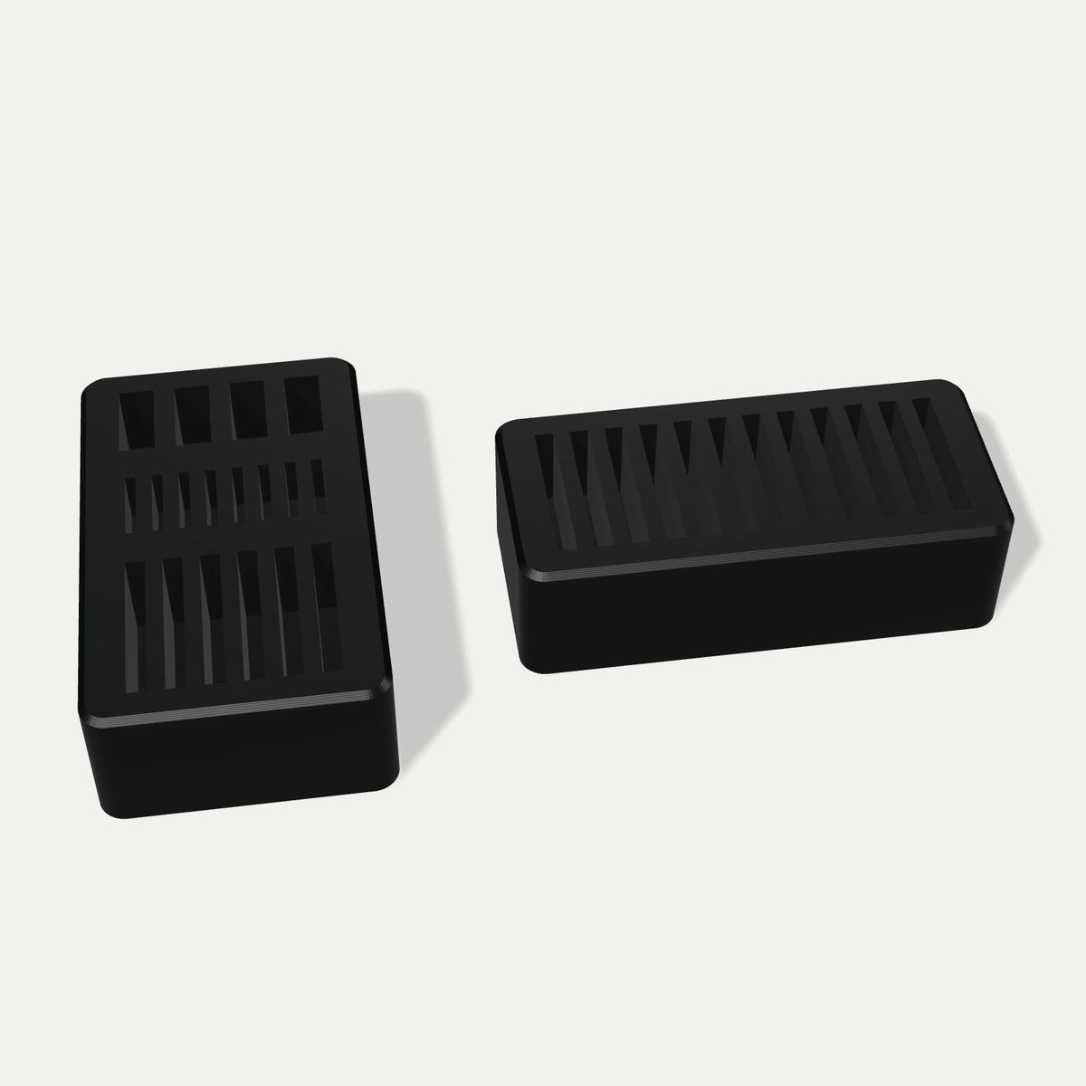 Holder for SD-kort, microSD og USB-pinner – størrelser side om side