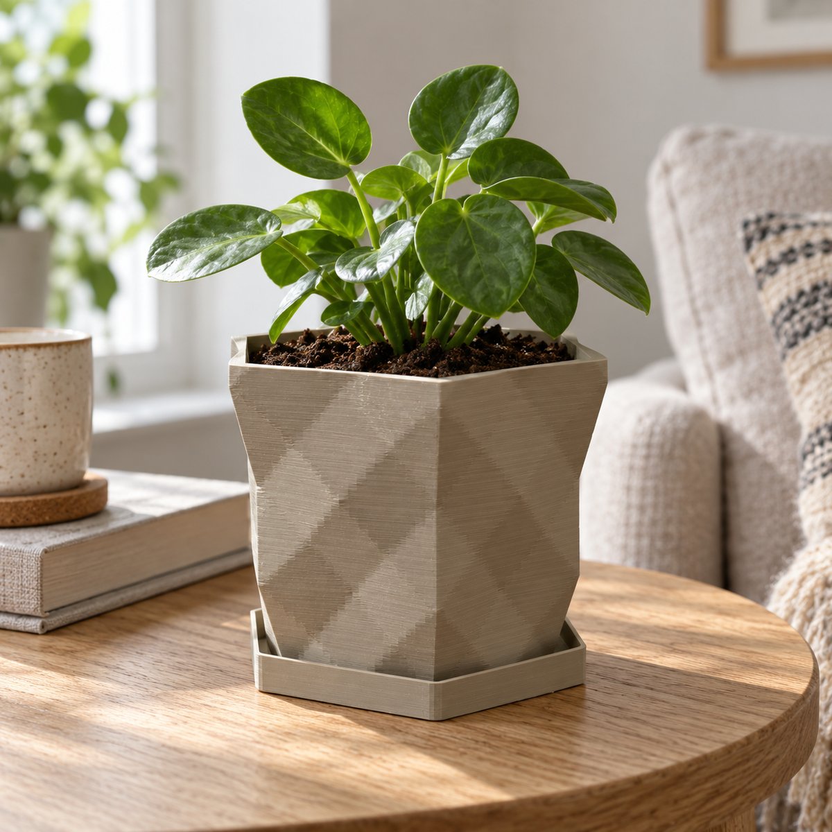 Origamipotte med grønn plante i jord på et sidebord – illustrasjon